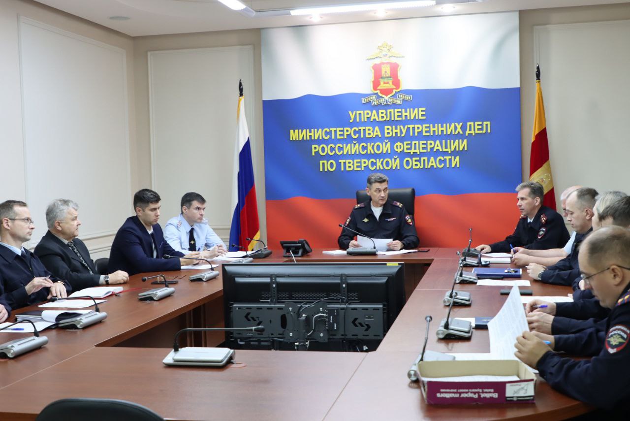 В УМВД России по Тверской области состоялось очередное заседание аттестационной комиссии, в работе которой принял участие председатель Общественного совета при УМВД Сергей Никифоров В УМВД России по Тверской области состоялось очередное заседание аттестационной комиссии, в работе которой принял участие председатель Общественного совета при УМВД Сергей Никифоров