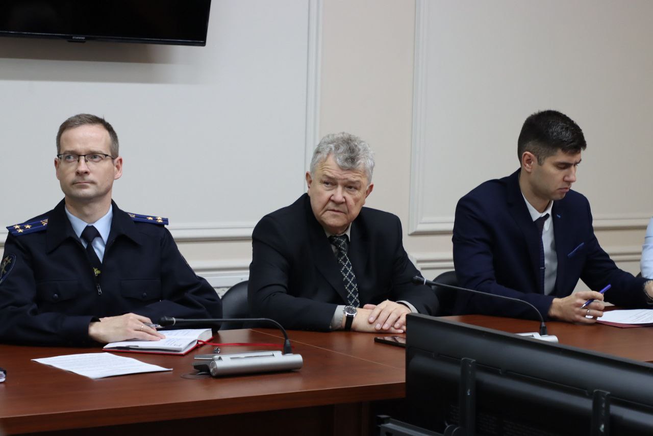 В УМВД России по Тверской области состоялось очередное заседание аттестационной комиссии, в работе которой принял участие председатель Общественного совета при УМВД Сергей Никифоров