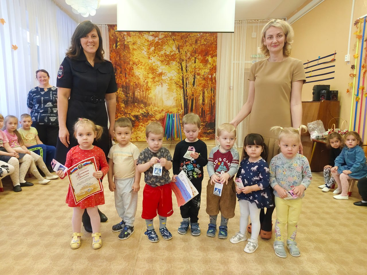 Сотрудники Госавтоинспекции города Твери подвели итоги конкурса «Лучшая открытка сотруднику полиции» и наградили ребят Сотрудники Госавтоинспекции города Твери подвели итоги конкурса «Лучшая открытка сотруднику полиции» и наградили ребят