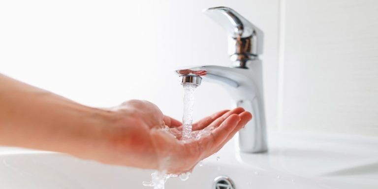 Кухня под микроскопом: где прячутся опасные бактерии