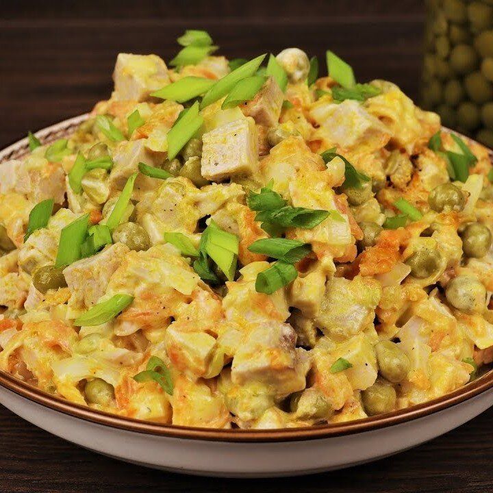Салат с мясом и горошком: идеальное блюдо для любого стола
