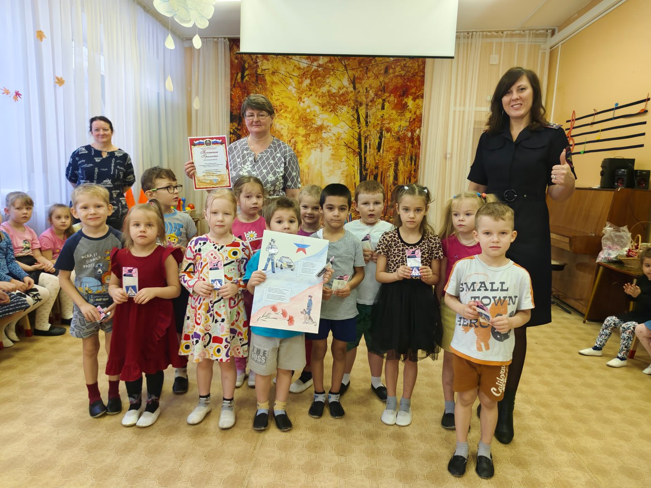 Сотрудники Госавтоинспекции города Твери подвели итоги конкурса «Лучшая открытка сотруднику полиции» и наградили ребят Сотрудники Госавтоинспекции города Твери подвели итоги конкурса «Лучшая открытка сотруднику полиции» и наградили ребят