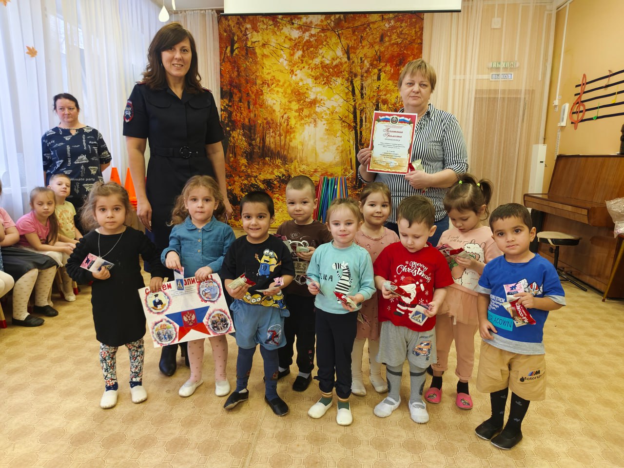 Сотрудники Госавтоинспекции города Твери подвели итоги конкурса «Лучшая открытка сотруднику полиции» и наградили ребят Сотрудники Госавтоинспекции города Твери подвели итоги конкурса «Лучшая открытка сотруднику полиции» и наградили ребят