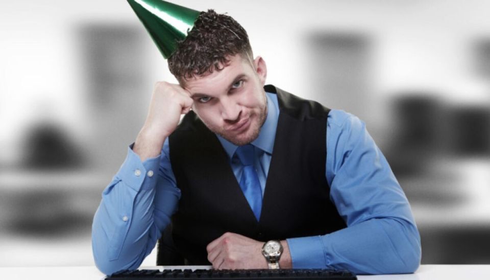 Как защитить свои права, если начальник угрожает лишением премии за отказ работать в праздник