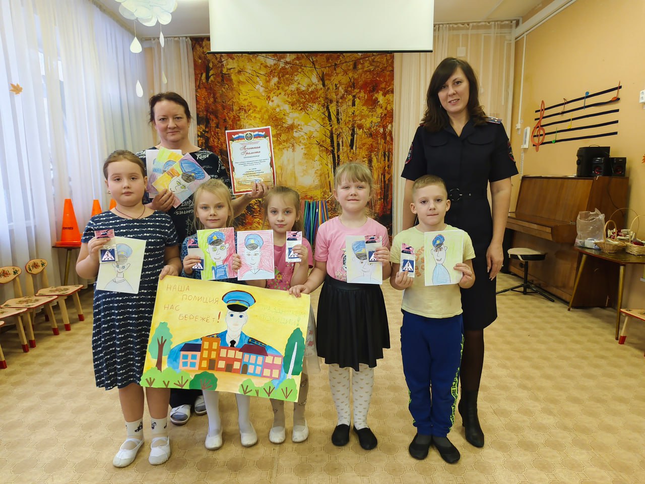 Сотрудники Госавтоинспекции города Твери подвели итоги конкурса «Лучшая открытка сотруднику полиции» и наградили ребят Сотрудники Госавтоинспекции города Твери подвели итоги конкурса «Лучшая открытка сотруднику полиции» и наградили ребят