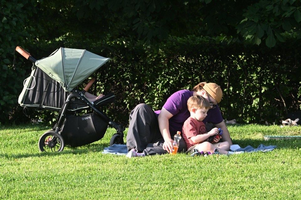 Новая инициатива депутатов: уход за ребенком принесет двойные бонусы в трудовом стаже