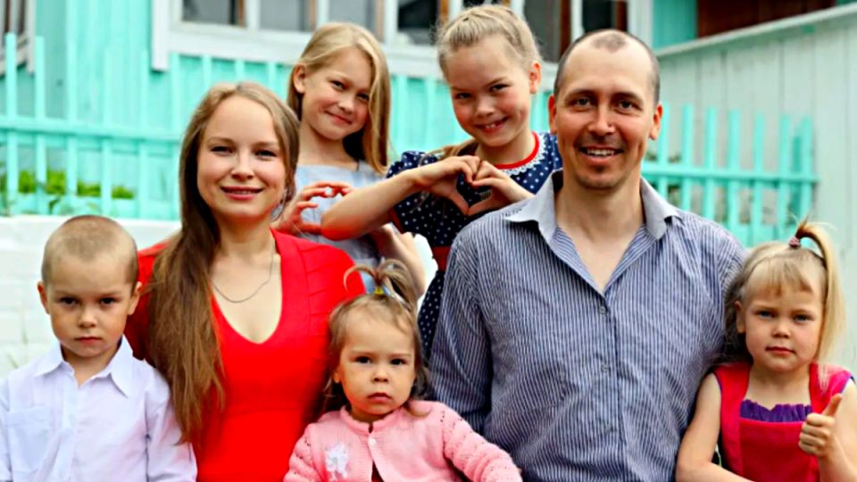 Как многодетным семьям получить единую помощь без работы в 2025 году