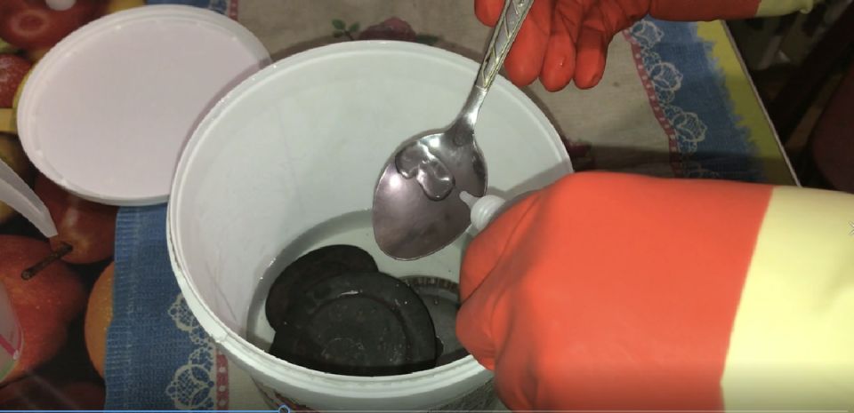 Эффективный способ очистки газовых конфорок: простой гид для каждой хозяйки