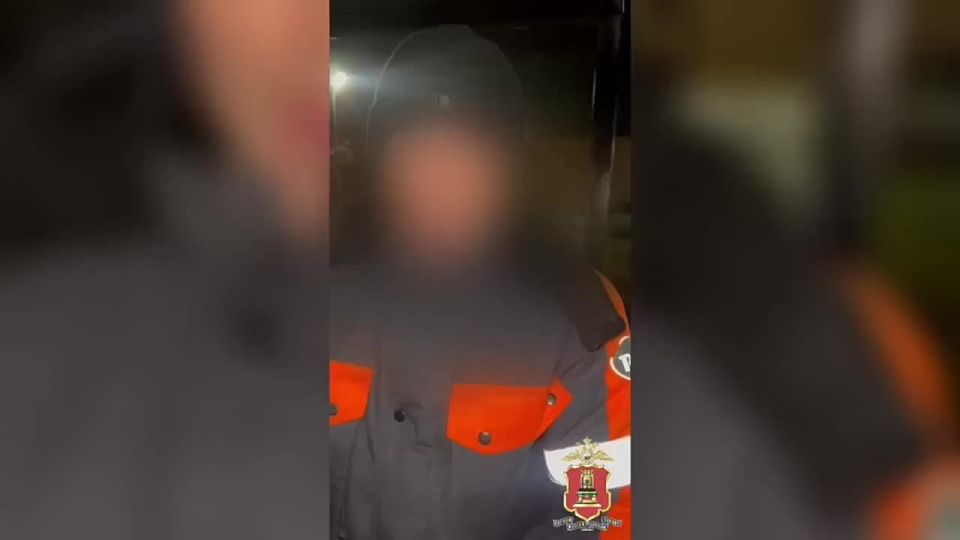 Опубликовали видео допроса мужчины, развратившего двух детей в Тверской области