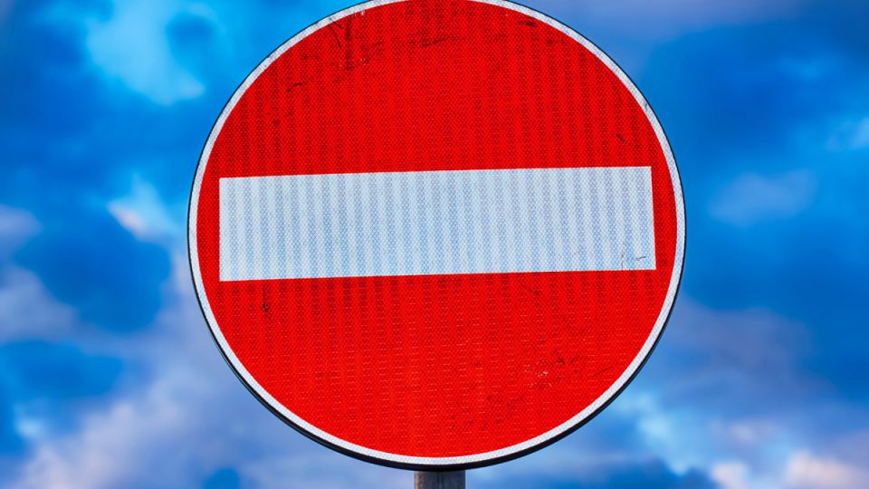 Что делать, если с банковского счета списали деньги незаконно: 20 категорий защищенных выплат