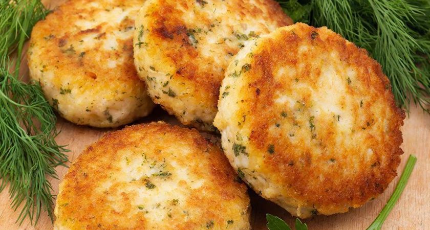 Универсальный рецепт рыбных котлет с гарниром: вкусно, просто и бюджетно