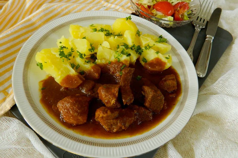 Пьяный венгерский гуляш: как создать кулинарный шедевр с характером