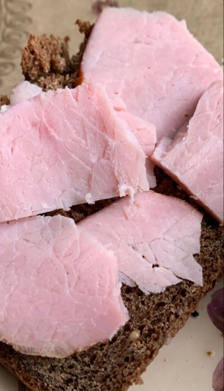 Почему сосиски и колбасы остаются на периферии здорового питания