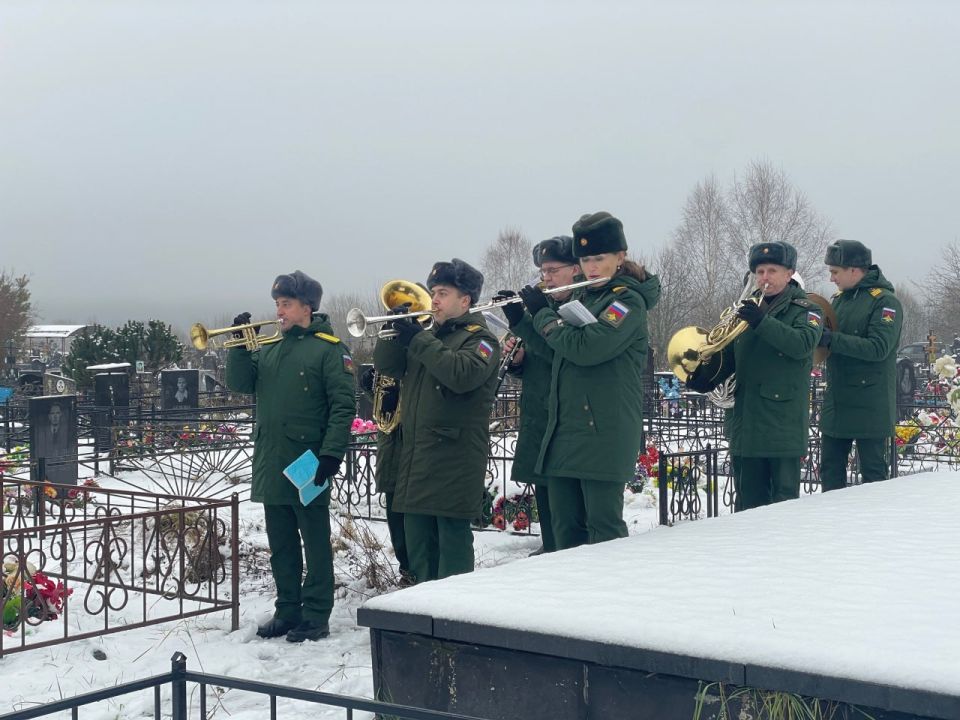 В Тверской области прошли проводы героя СВО с воинскими почестями и оркестром