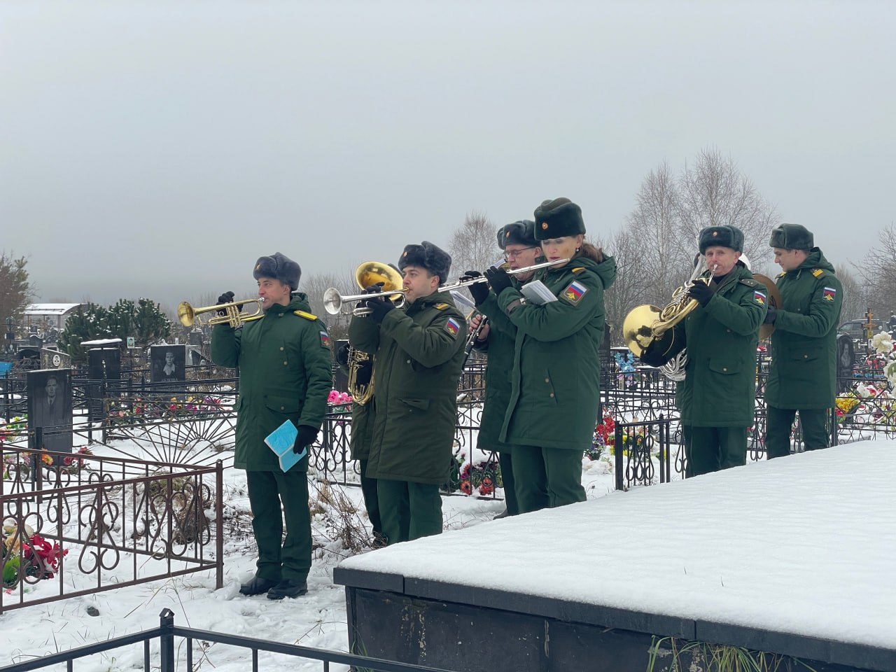 В Тверской области прошли проводы героя СВО с воинскими почестями и оркестром