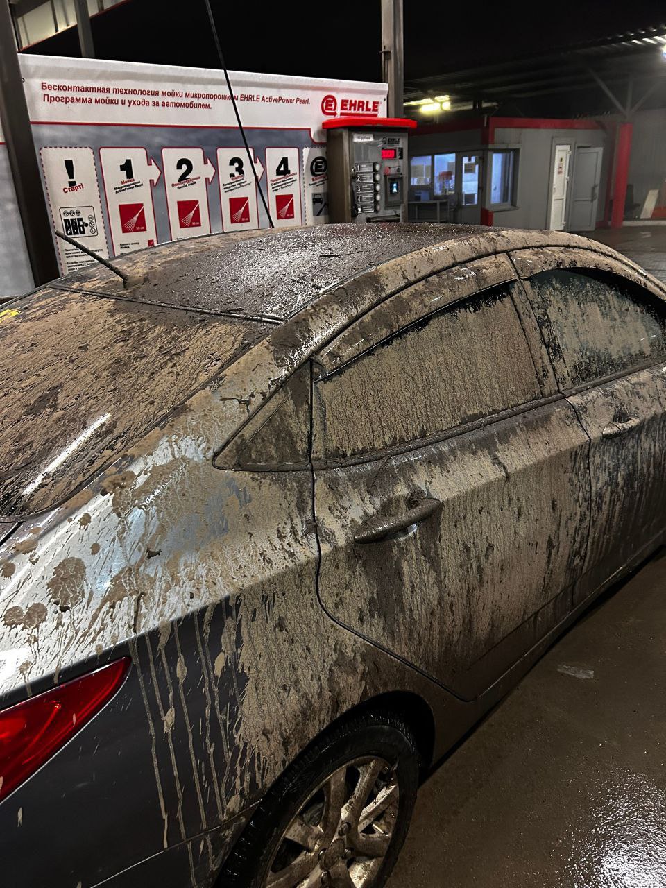 Тверские полицейские разбираются в обстоятельствах инцидента с зацементированным автомобилем