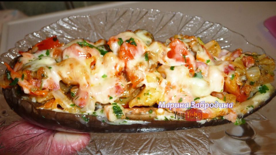 Лодочки из баклажанов с мясом и овощами