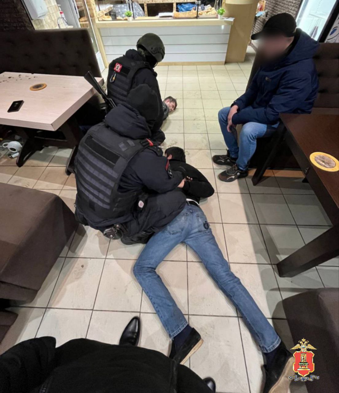 В Кимрах полицейские и сотрудники ФСБ пресекли деятельность преступной этнической группы вымогателей