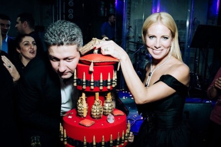 У ВОРА ЗАБРАЛИ ВСЁ. Суд изъял у экс-замминистра обороны Тимура Иванова ВСЁ ИМУЩЕСТВО, включая недвижимость, автомобили, драгоценности и автомобили: 11 земельных участков в Карелии и Московской области; Усадьбу Софьи...