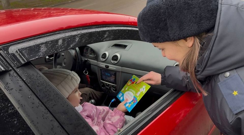 ГИБДД Твери напомнили водителям о важности использования автокресел для детей