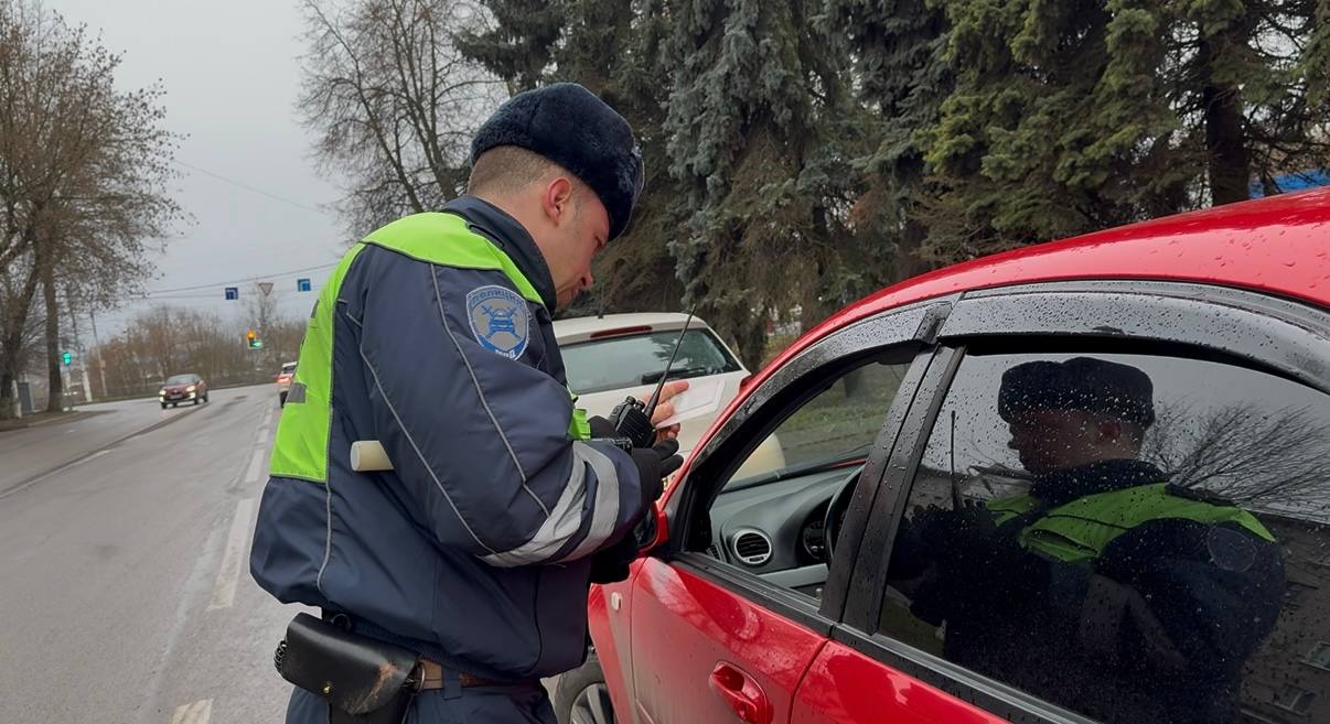 Тверские автоинспекторы провели акцию «Без кресла нет поездки!» Тверские автоинспекторы провели акцию «Без кресла нет поездки!»