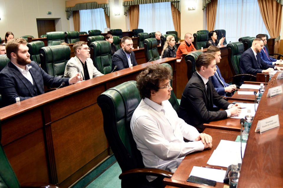 На очередном заседании Молодёжной палаты было рассмотрено восемь вопросов повестки дня