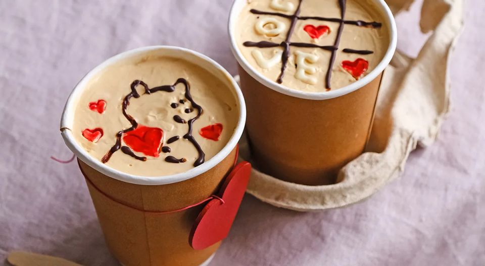 Торт в стаканчике с карамелью и ананасом: легко и вкусно