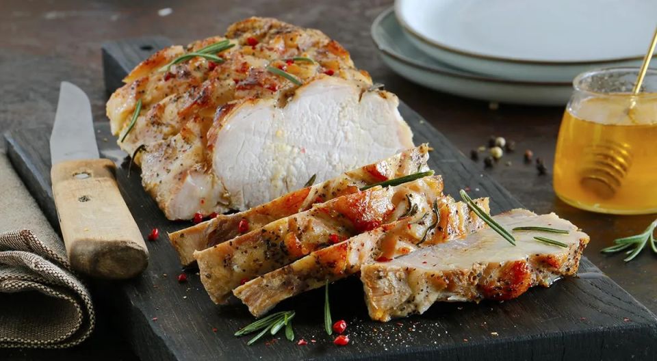 Свиной карбонад в рукаве: изысканное блюдо с медом и розмарином