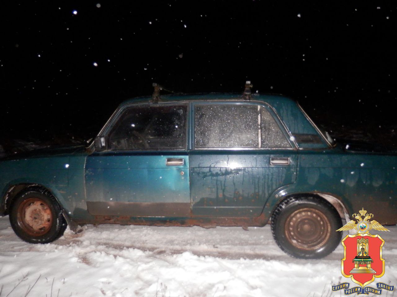 В Торопецком районе двое молодых людей решили покататься на чужом автомобиле
