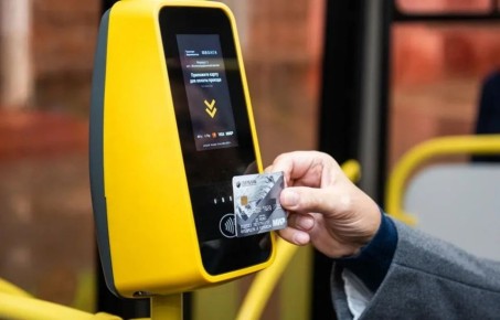 В тверских автобусах теперь можно оплатить проезд за несколько пассажиров одной картой