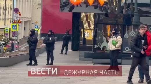 По информации очевидцев полиция оцепила территорию рядом с рестораном «Вкусно и Точка» на Тверской
