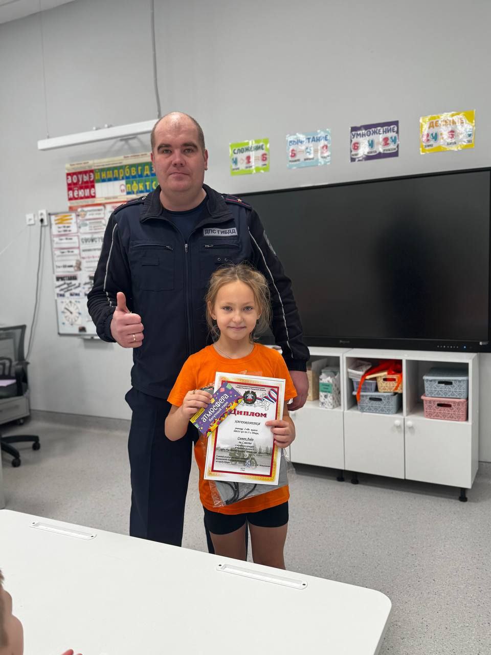 Сотрудники Госавтоинспекции города Твери поздравили победителей #ЧелленджЗасветись Сотрудники Госавтоинспекции города Твери поздравили победителей #ЧелленджЗасветись