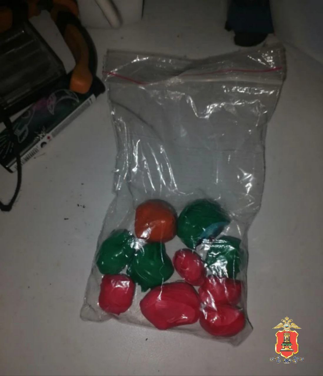 В Конакове полицейские задержали мужчину, который разводил у себя дома на продажу коноплю В Конакове полицейские задержали мужчину, который разводил у себя дома на продажу коноплю