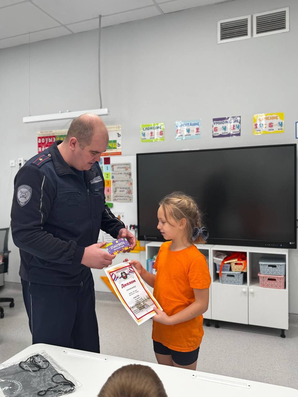 Сотрудники Госавтоинспекции города Твери поздравили победителей #ЧелленджЗасветись Сотрудники Госавтоинспекции города Твери поздравили победителей #ЧелленджЗасветись