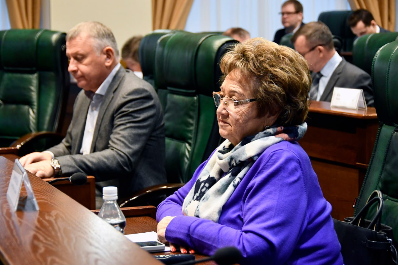 Комитет по аграрной политике и природопользованию под председательством Александра Кушнарёва рассмотрел проект закона «Об областном бюджете Тверской области на 2026 год и на плановый период 2027 и 2028 годов» Комитет по аграрной политике и природопользованию под председательством Александра Кушнарёва рассмотрел проект закона «Об областном бюджете Тверской области на 2026 год и на плановый период 2027 и 2028 годов»