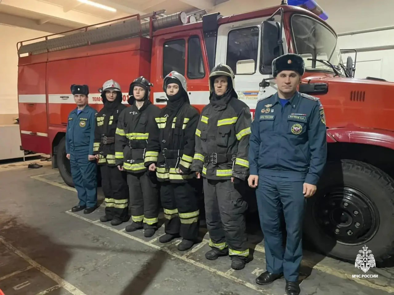 В поселке под Тверью из горящего дома спасли двух женщин, 20 жильцов эвакуировали В поселке под Тверью из горящего дома спасли двух женщин, 20 жильцов эвакуировали