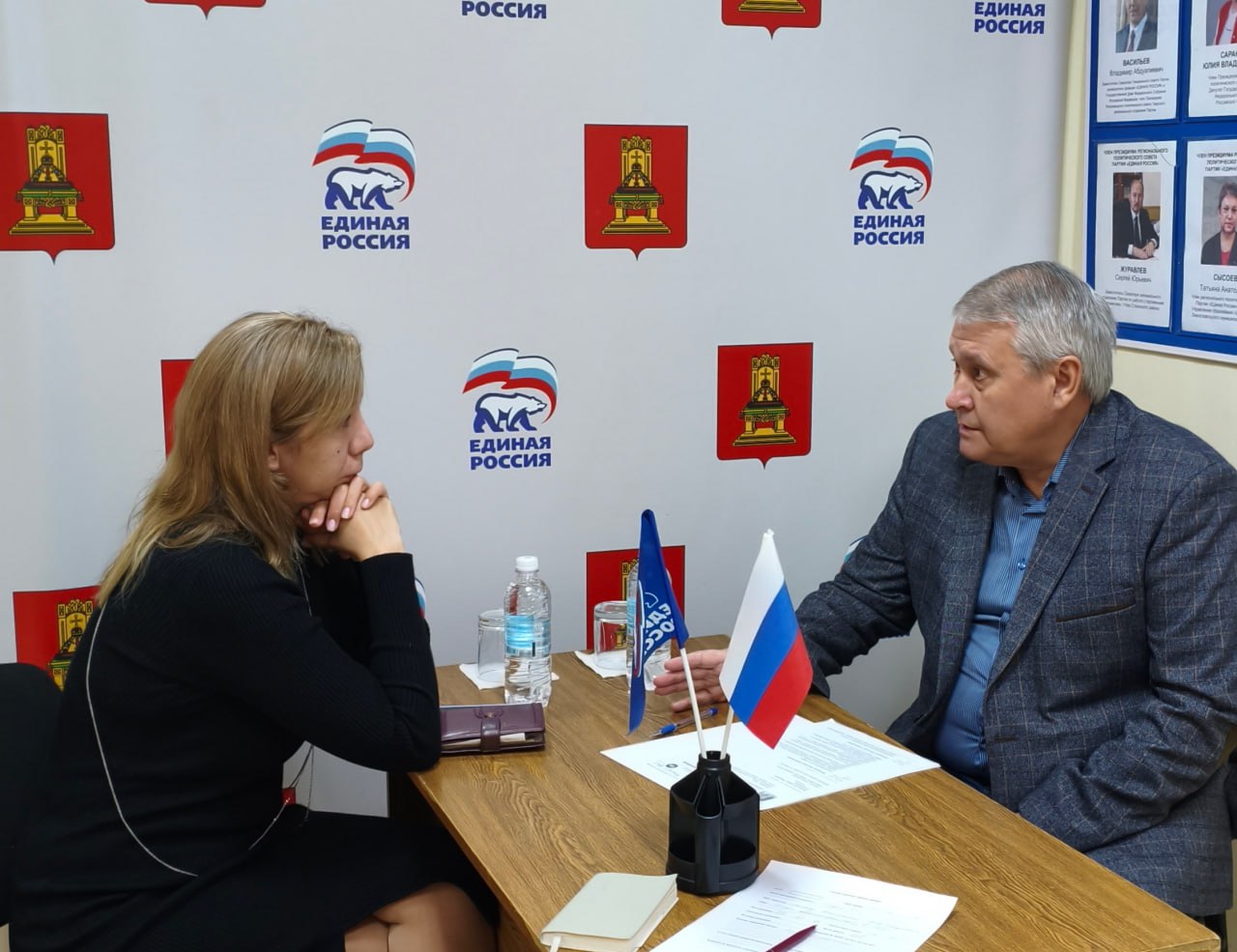 С 1 по 10 декабря по всей стране, в том числе и в Тверской области, в общественных приёмных партии «Единая Россия» проводилась традиционная декада приёмов граждан, посвященная Дню рождения партии