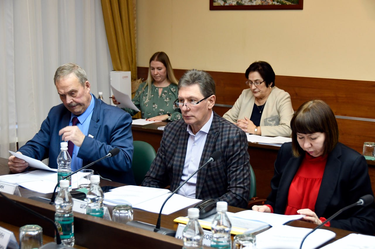 Три вопроса повестки дня заседания комитета по экономической политике и предпринимательству было рассмотрено под председательством Олега Лебедева 11 декабря Три вопроса повестки дня заседания комитета по экономической политике и предпринимательству было рассмотрено под председательством Олега Лебедева 11 декабря