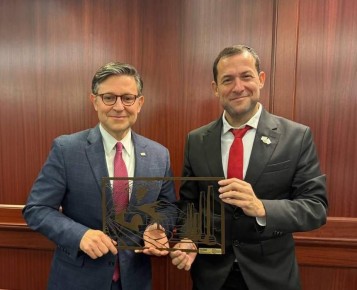 Земля обетованная. Спикер Палаты представителей США Майк Джонсон во время своей встречи в Вашингтоне с главой Совета Самарии подтвердил твердую позицию в пользу еврейских прав на эту территорию