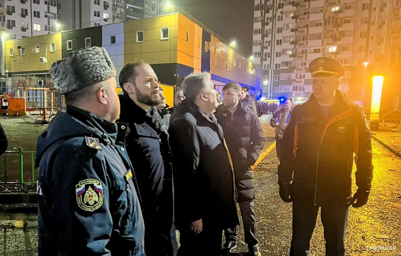 Взрыв произошел сегодня рано утром во дворе жилого дома в Твери в результате атаки БПЛА