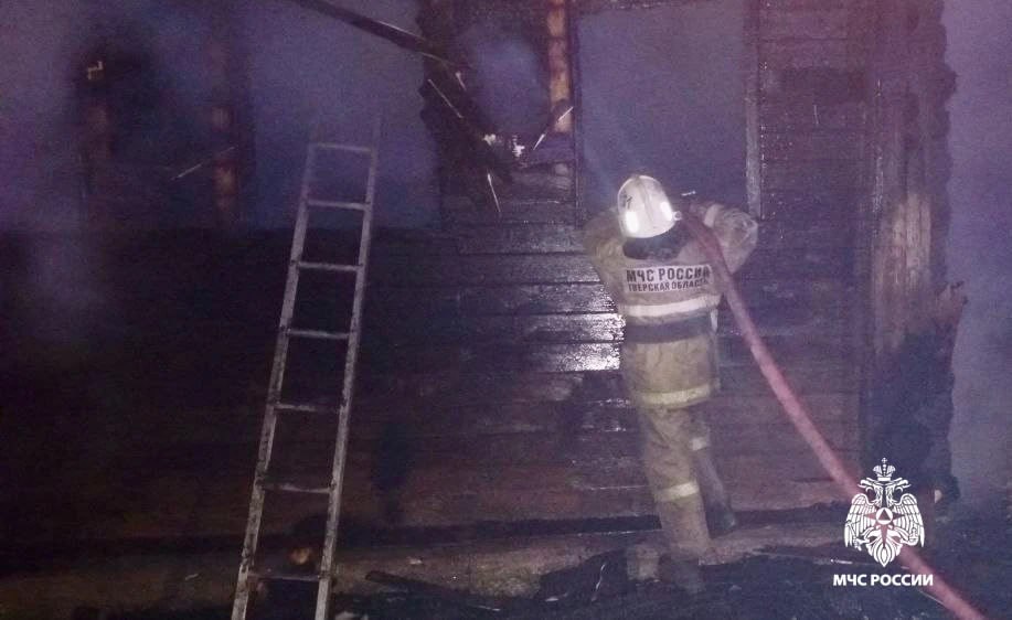 Двое детей погибли на пожаре в Тверской области Двое детей погибли на пожаре в Тверской области