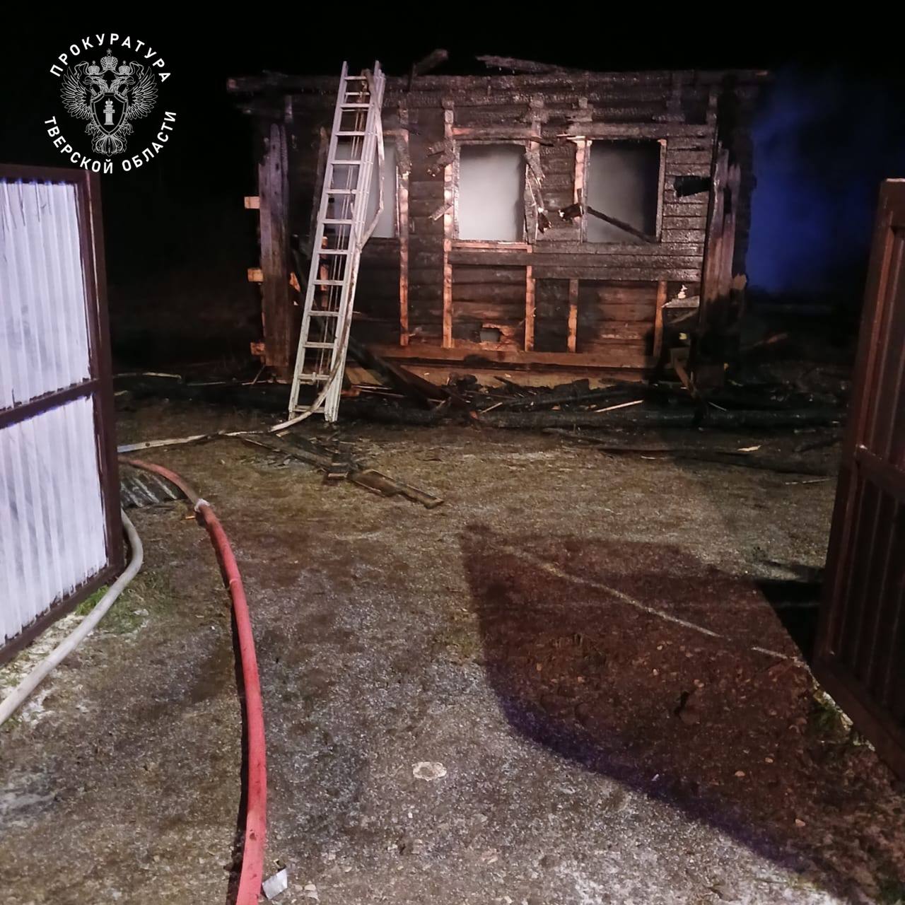 Двое детей погибли на пожаре в Тверской области Двое детей погибли на пожаре в Тверской области