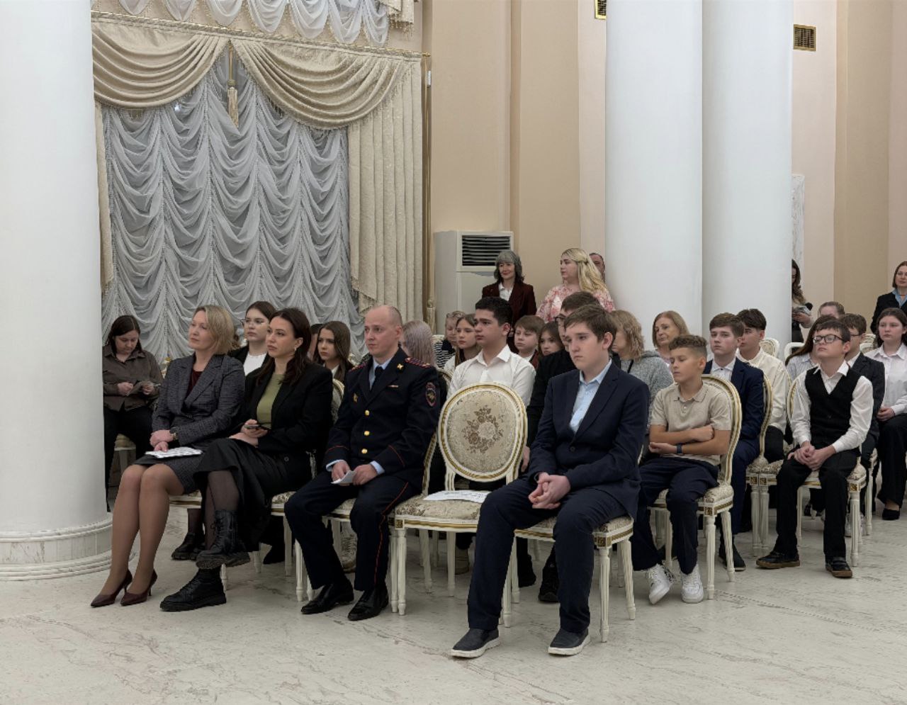 В День Конституции в Твери юные участники Движения первых получили первые паспорта гражданина РФ В День Конституции в Твери юные участники Движения первых получили первые паспорта гражданина РФ