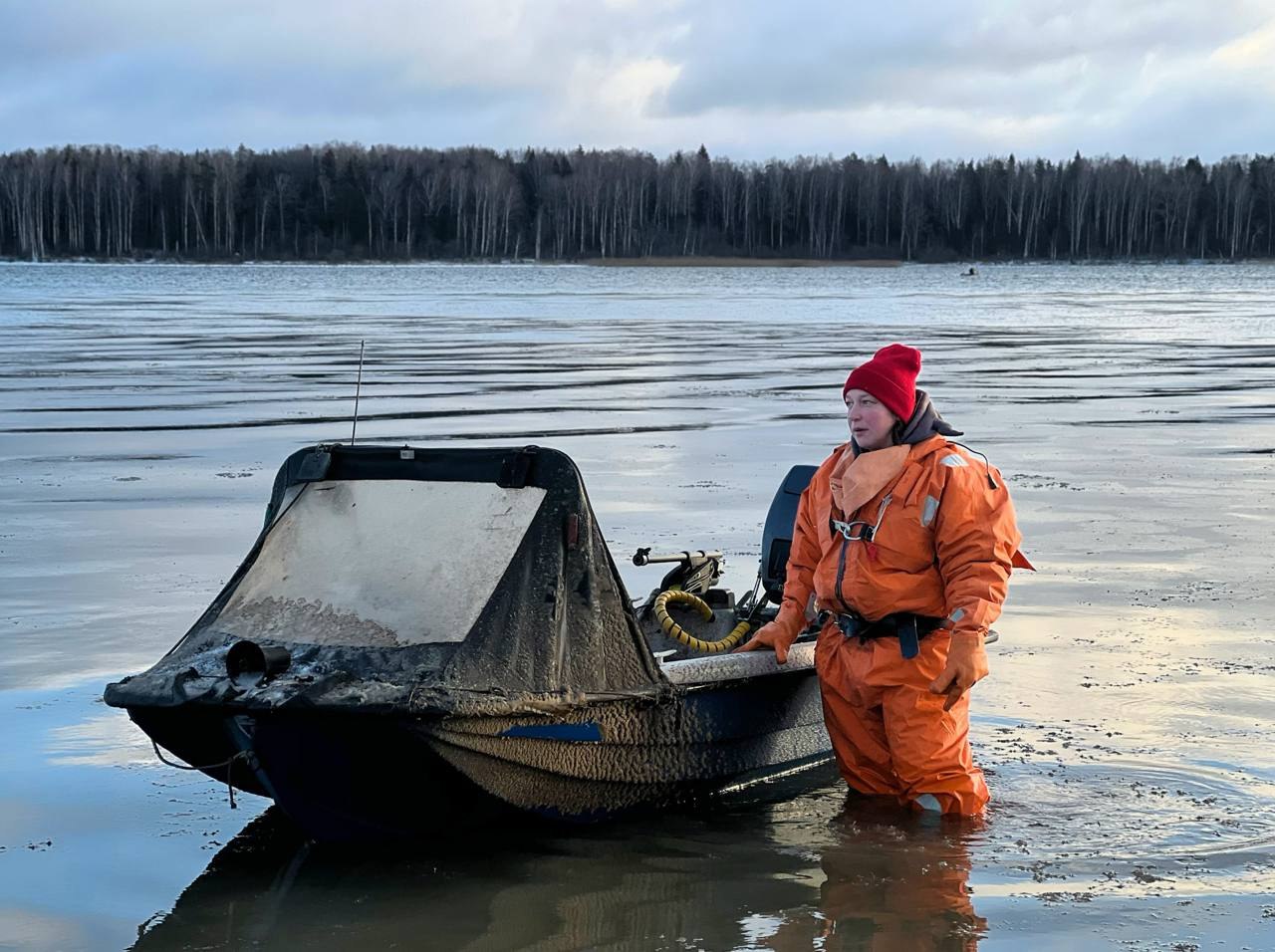 Опубликованы фотографии поисковых работ на месте крушения тверского Ан-22 Опубликованы фотографии поисковых работ на месте крушения тверского Ан-22