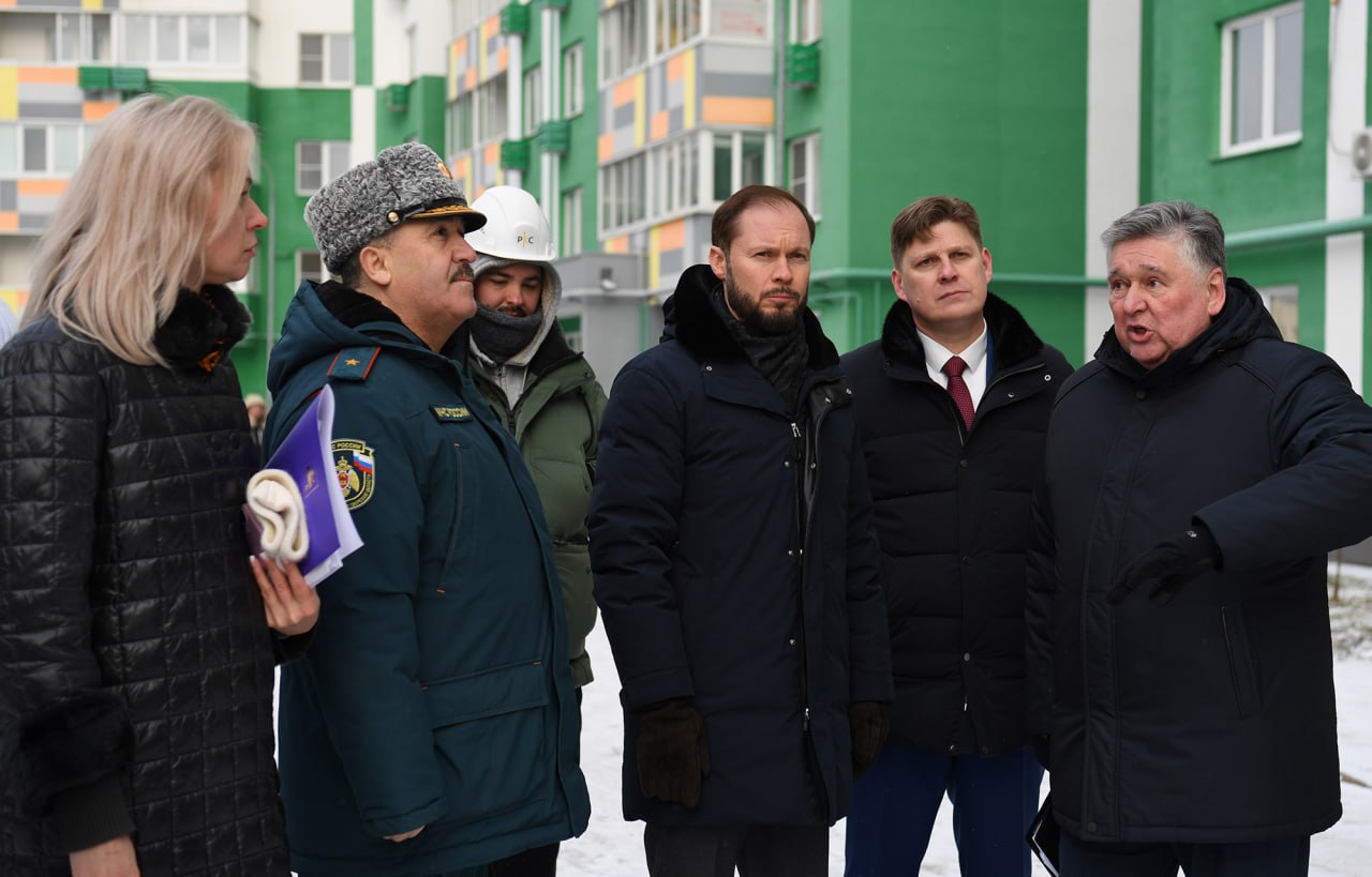 15 декабря врио Губернатора Тверской области Виталий Королев проинспектировал ход восстановительных работ в многоквартирном доме на улице Оснабрюкской в Твери, пострадавшем в результате отражения атаки БПЛА ночью 12 декабря 15 декабря врио Губернатора Тверской области Виталий Королев проинспектировал ход восстановительных работ в многоквартирном доме на улице Оснабрюкской в Твери, пострадавшем в результате отражения атаки БПЛА ночью 12 декабря