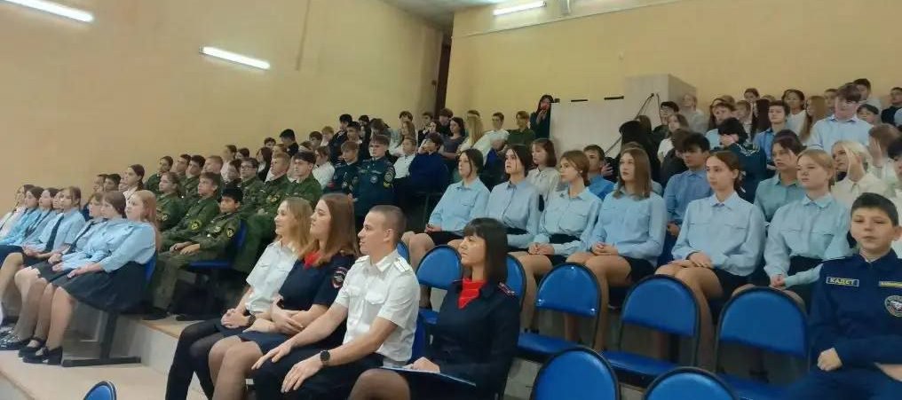 Находкинские транспортные полицейские приняли участие в церемонии посвящения школьников в юные инспекторы правопорядка Находкинские транспортные полицейские приняли участие в церемонии посвящения школьников в юные инспекторы правопорядка