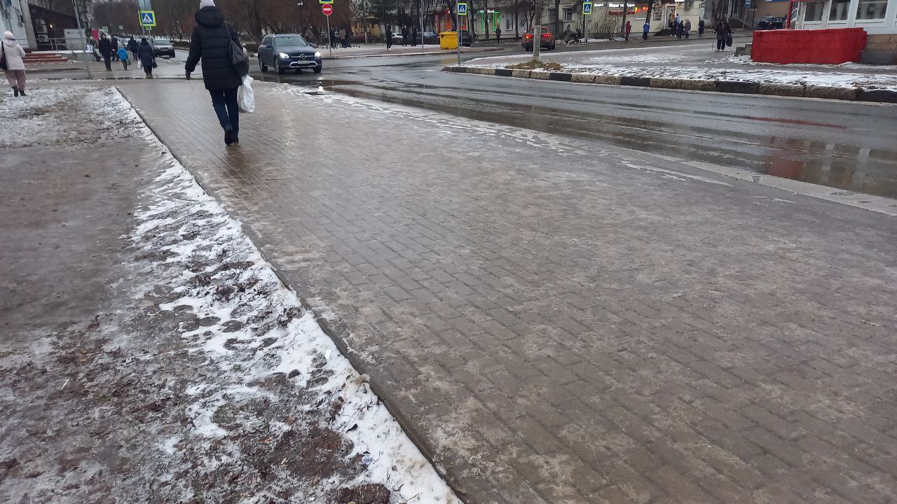 "Бесплатный каток": жители Твери возмущены скользкими улицами "Бесплатный каток": жители Твери возмущены скользкими улицами