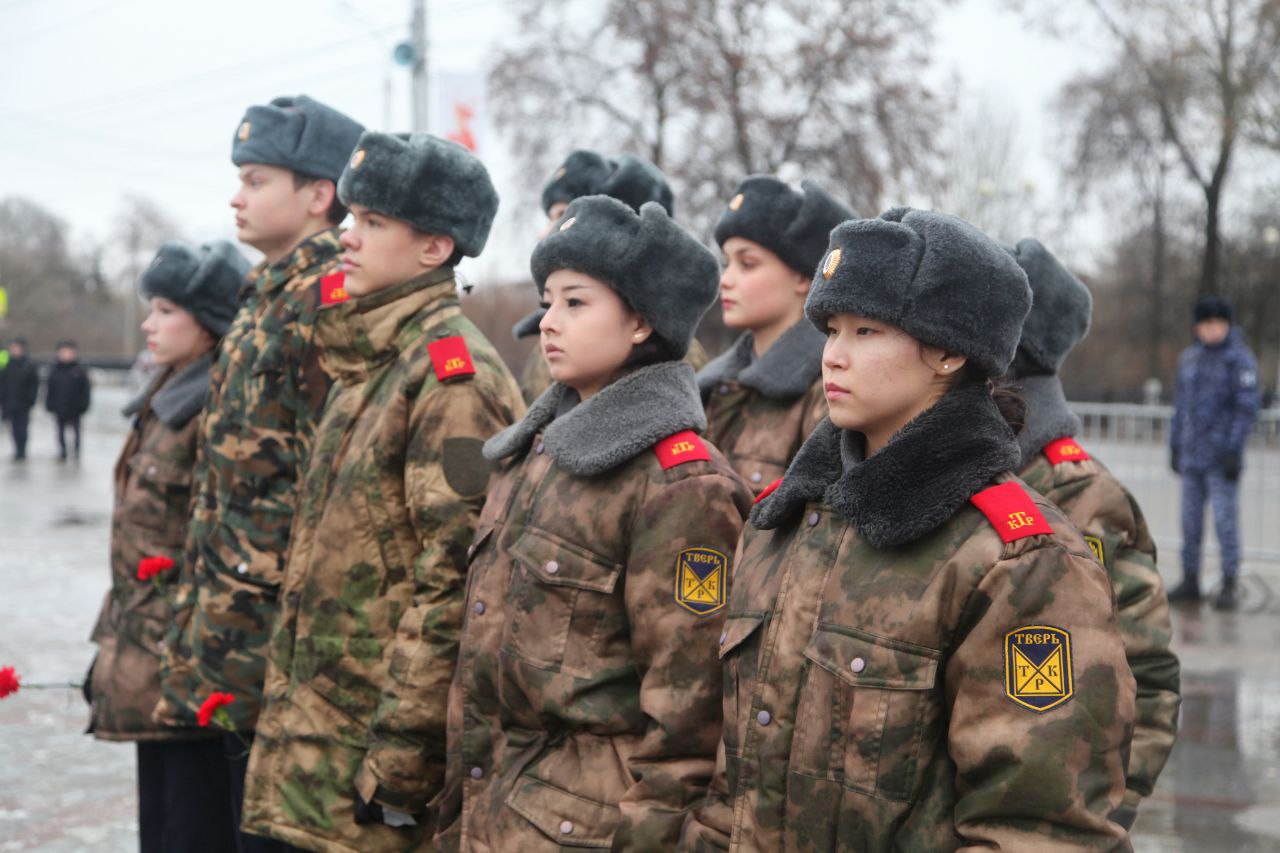 В Твери помощник руководителя следственного управления Следственного комитета и кадеты приняли участие в торжественном мероприятии, посвященном 84-летней годовщине освобождения города Калинина от немецко-фашистских... В Твери помощник руководителя следственного управления Следственного комитета и кадеты приняли участие в торжественном мероприятии, посвященном 84-летней годовщине освобождения города Калинина от немецко-фашистских...