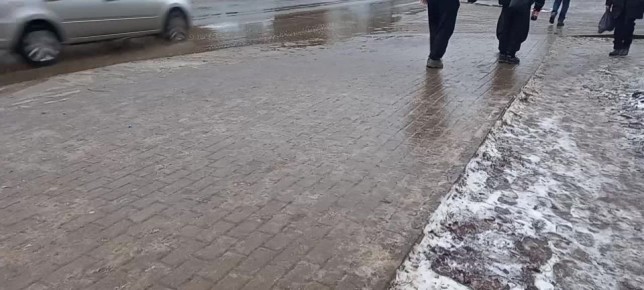 "Бесплатный каток": жители Твери возмущены скользкими улицами