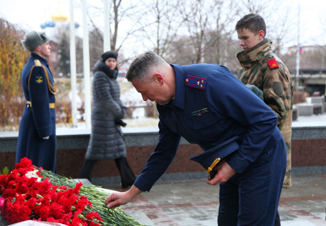 В Твери помощник руководителя следственного управления Следственного комитета и кадеты приняли участие в торжественном мероприятии, посвященном 84-летней годовщине освобождения города Калинина от немецко-фашистских... В Твери помощник руководителя следственного управления Следственного комитета и кадеты приняли участие в торжественном мероприятии, посвященном 84-летней годовщине освобождения города Калинина от немецко-фашистских...